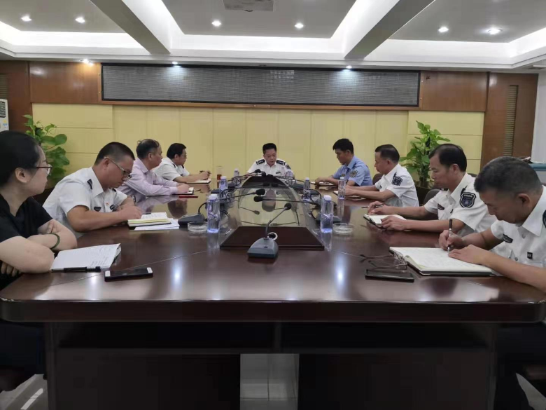 雷名光支队长召开专题会议研究部署伏休工作.jpg
